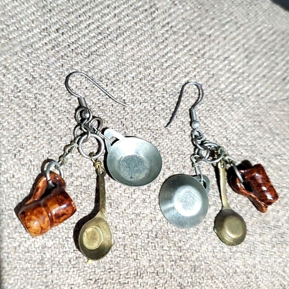 OLD TOWN CAMPING DANGLING EARRINGS WITH PAN SCOOPER AND CERAMIC MUG